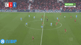 kaiyun sports-难以置信扎卡远射“贴对联”！一脚射门中两次柱！球愣是没进