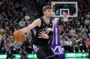 开云体育-尽力了！菲利波夫斯基19中11&amp;5记三分空砍35分11板 多记关键球