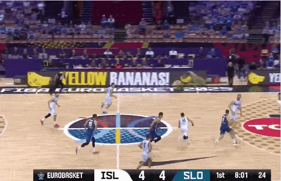 在线体育-冰岛中锋赫利纳森内线扛开东契奇，轻松完成双手扣篮