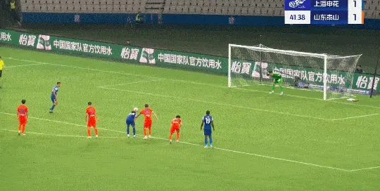 中国体育-吴曦主罚点球，王大雷扑对方向皮球依旧进网，申花2-1