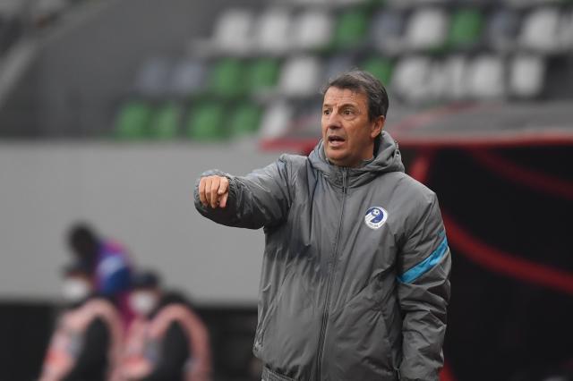 体育平台-大连人急了！遭绝平3人染红 想要保级之能背水一战